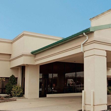 Ramada Inn By Wyndham Fairfield Nj Exteriör bild
