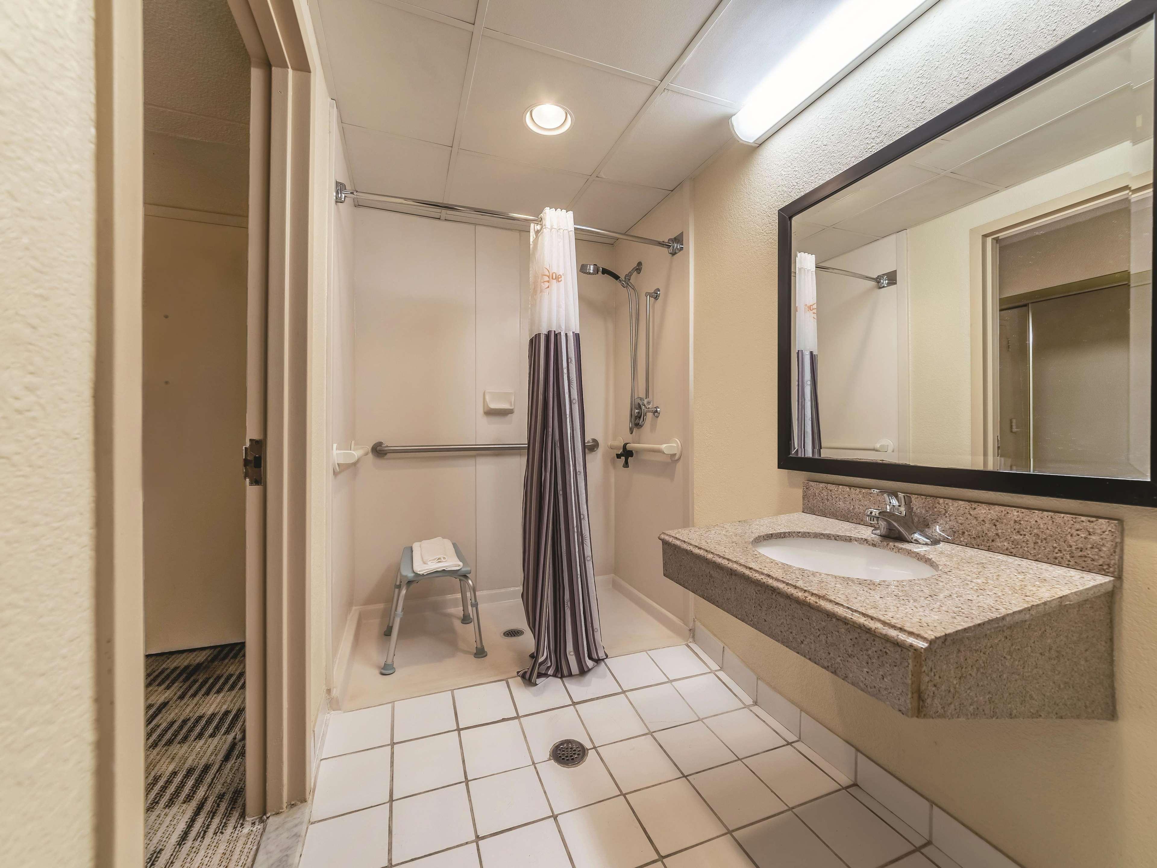 Ramada Inn By Wyndham Fairfield Nj Exteriör bild
