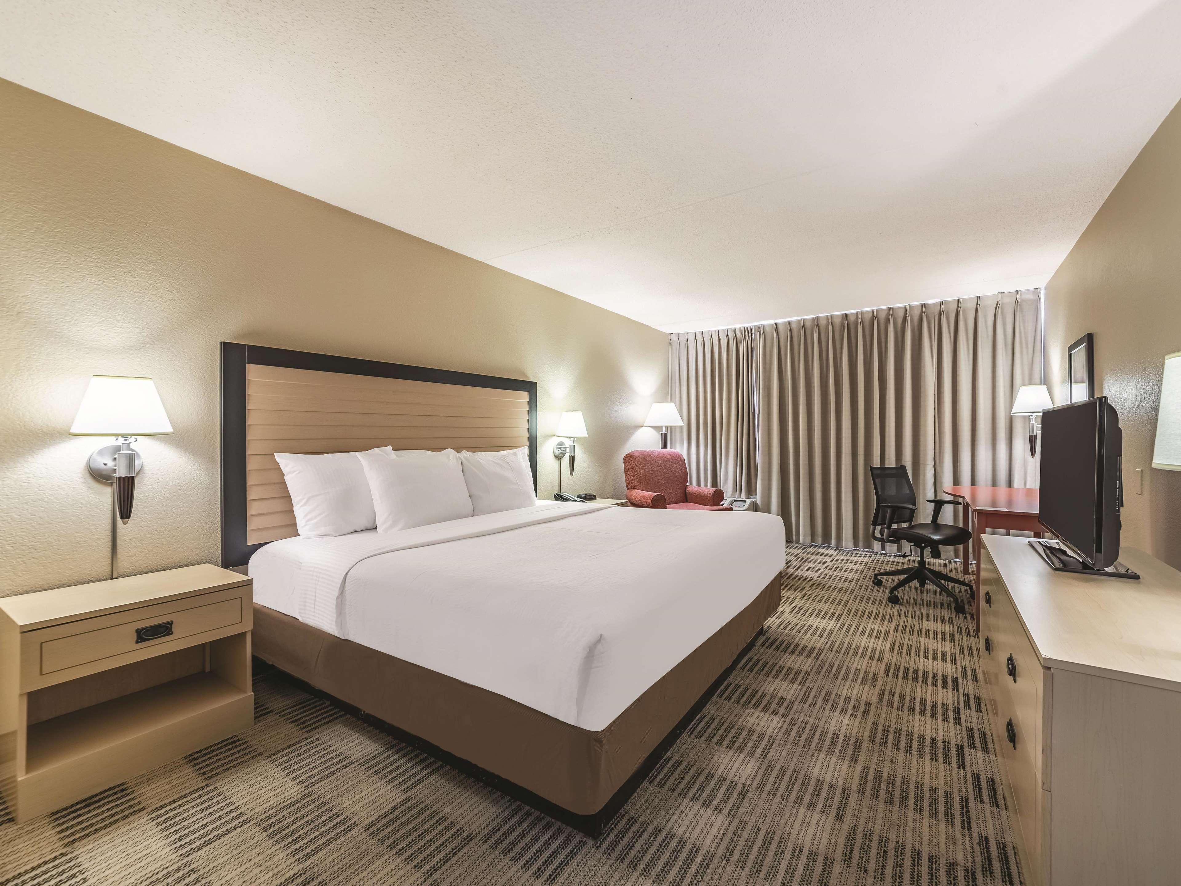 Ramada Inn By Wyndham Fairfield Nj Exteriör bild