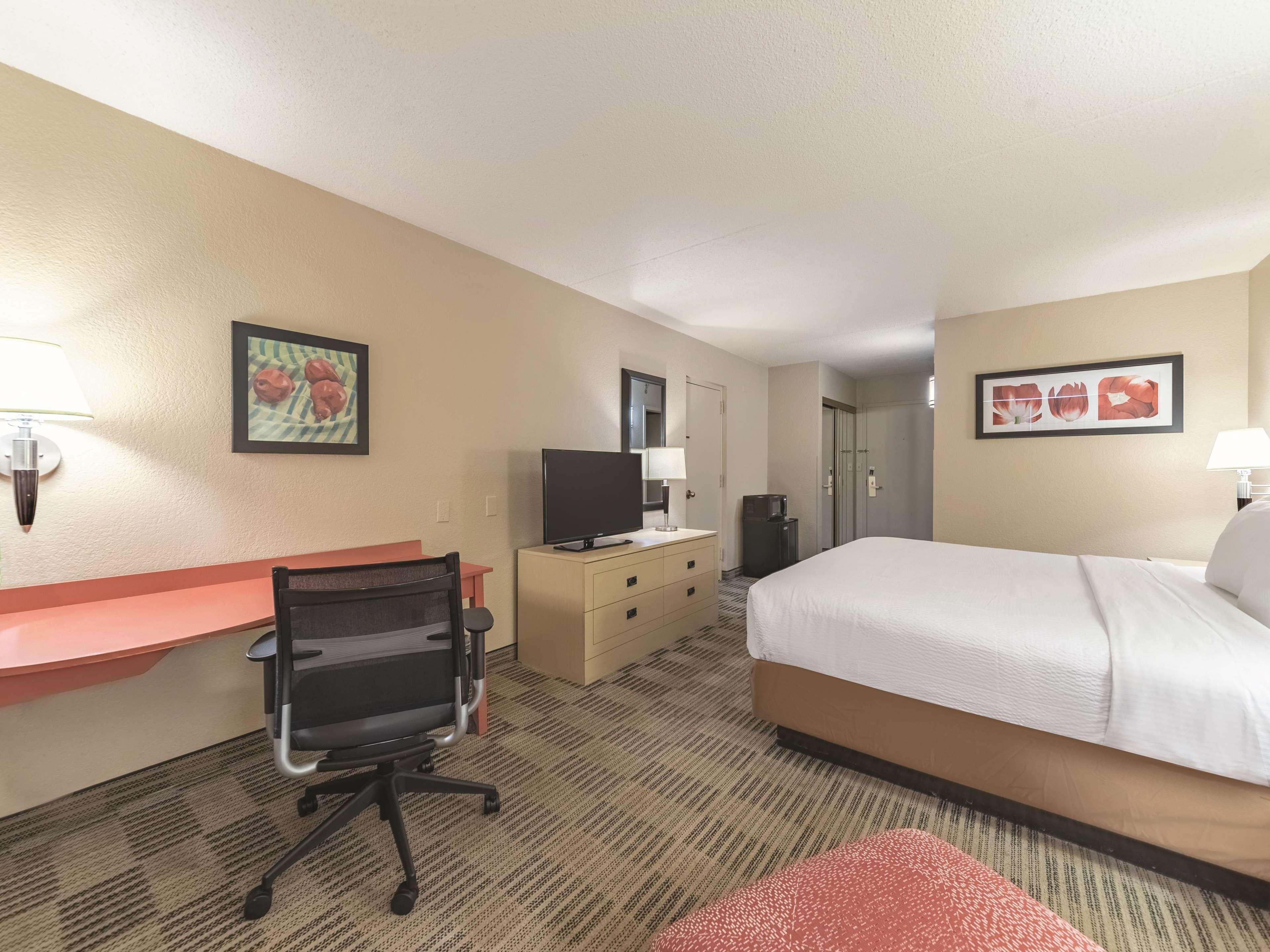Ramada Inn By Wyndham Fairfield Nj Exteriör bild