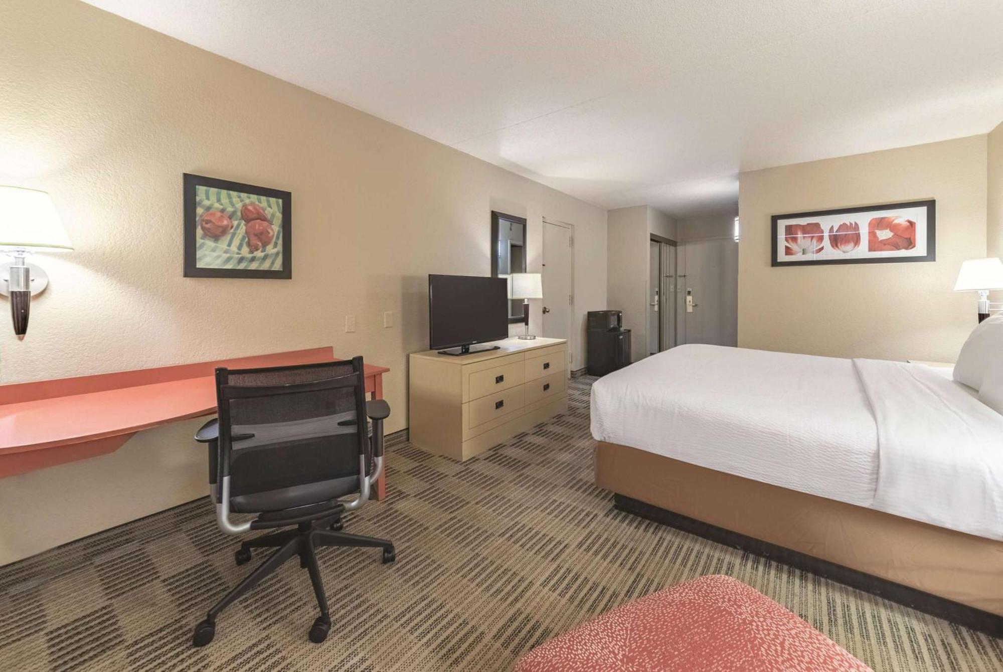 Ramada Inn By Wyndham Fairfield Nj Exteriör bild