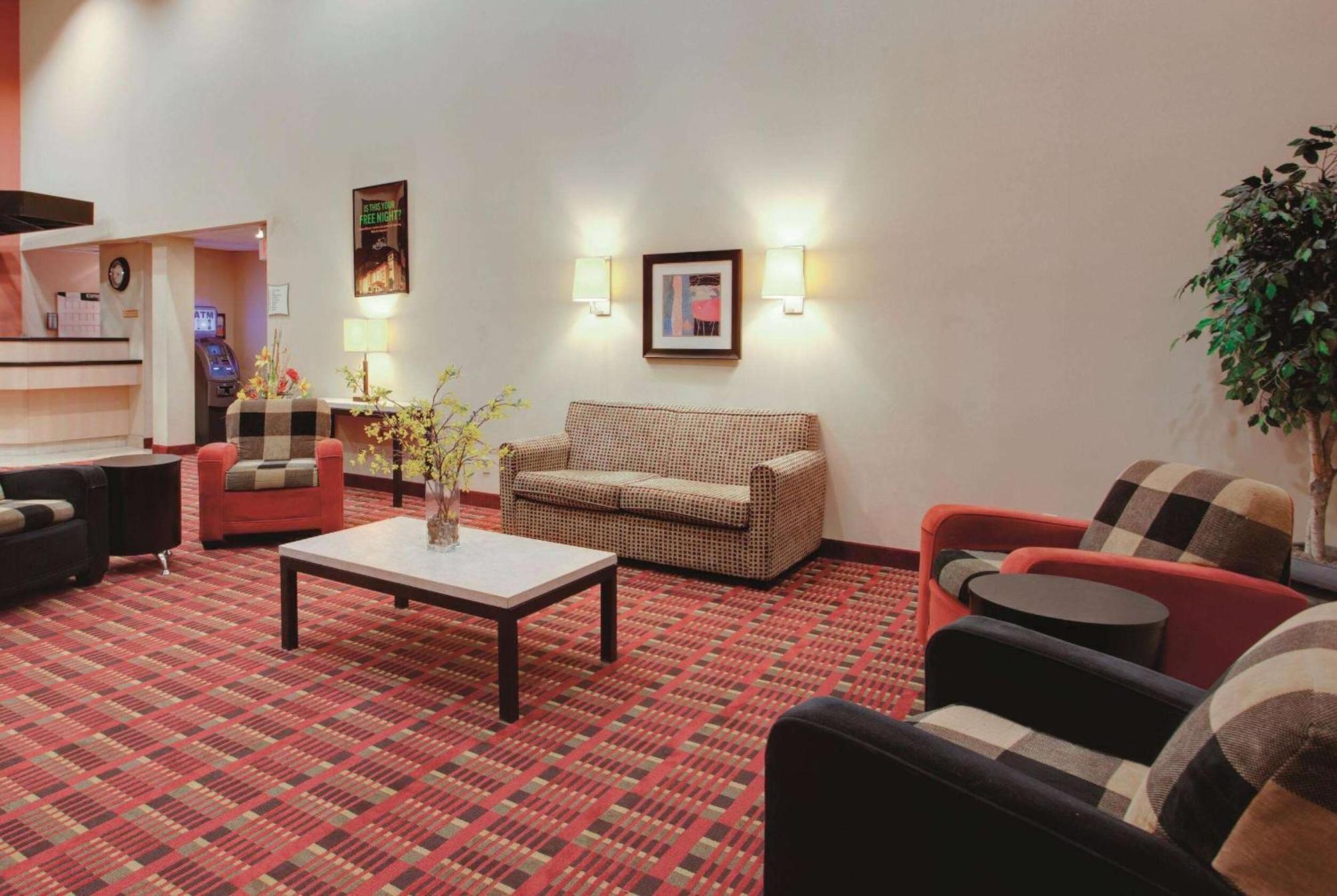 Ramada Inn By Wyndham Fairfield Nj Exteriör bild