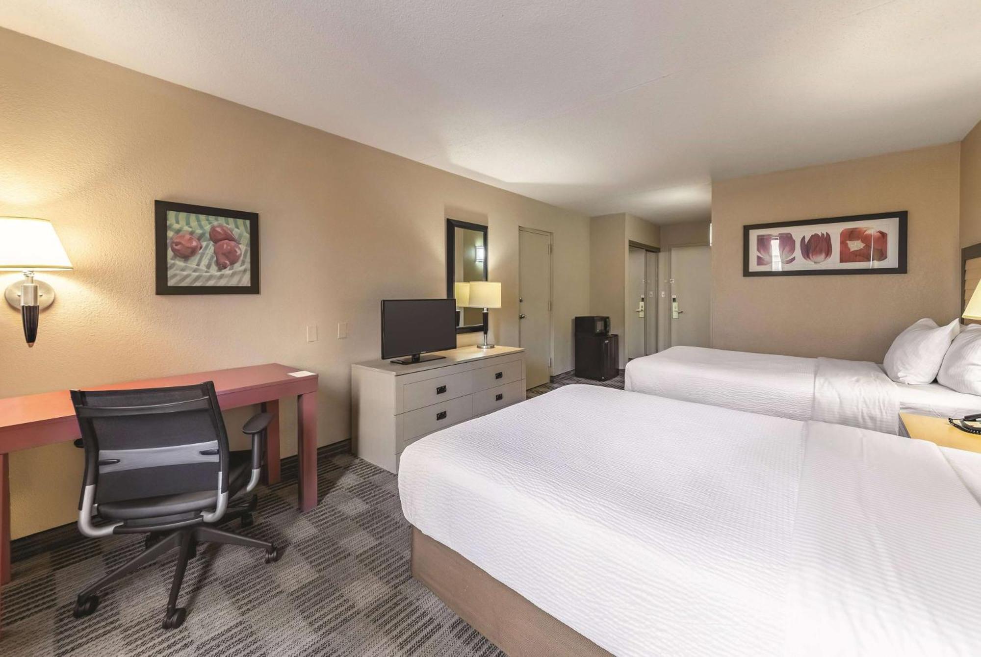 Ramada Inn By Wyndham Fairfield Nj Exteriör bild